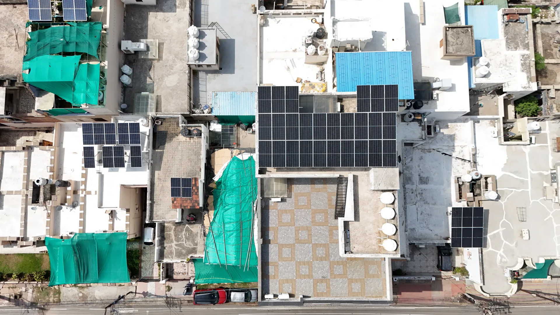 Commercial rooftop solar installation